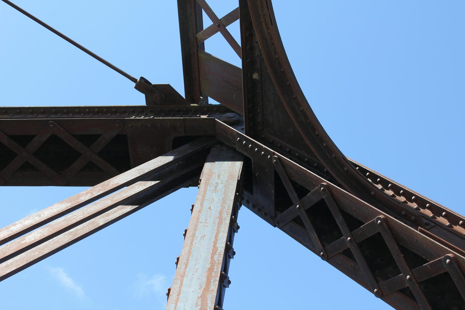 Upper angle connection